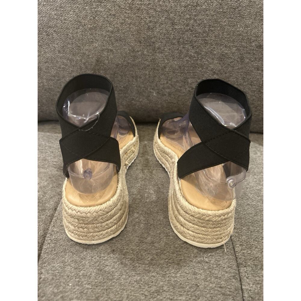 Wonder Nation Girl's size 5 Sandals - Picture 2 of 6
